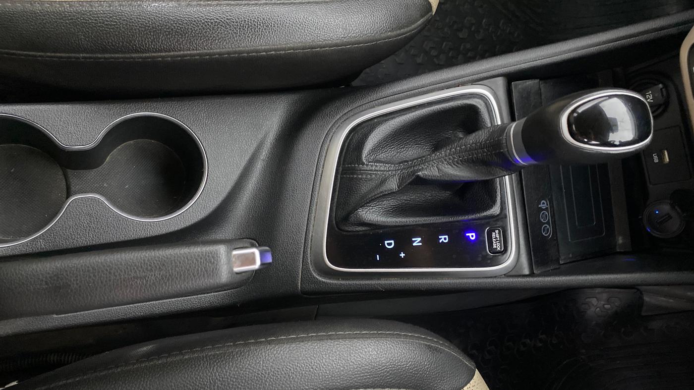 2022 Hyundai Verna SX (O) 1.5 VTVT IVT, Petrol, Automatic, 43,765 km, Gear Lever