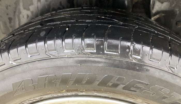 2016 Hyundai Creta SX PLUS 1.6 PETROL, Petrol, Manual, 1,04,127 km, Left Rear Tyre Tread