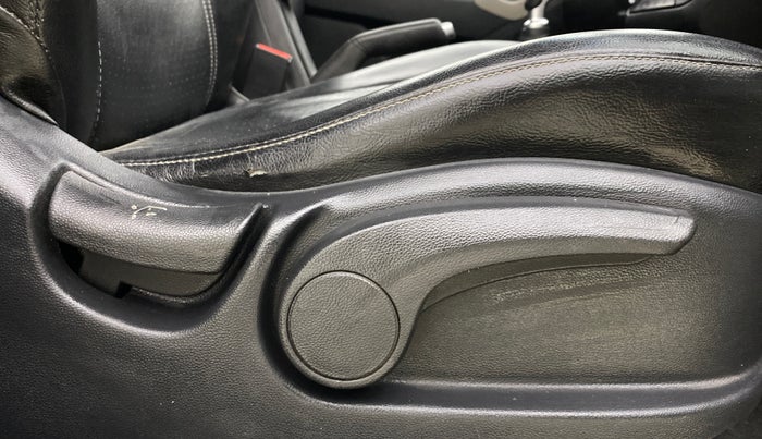 2016 Hyundai Creta SX PLUS 1.6 PETROL, Petrol, Manual, 1,04,127 km, Driver Side Adjustment Panel