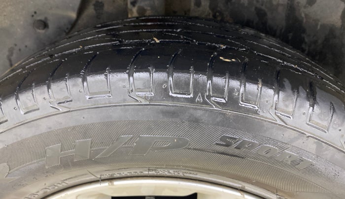 2016 Hyundai Creta SX PLUS 1.6 PETROL, Petrol, Manual, 1,04,127 km, Right Rear Tyre Tread