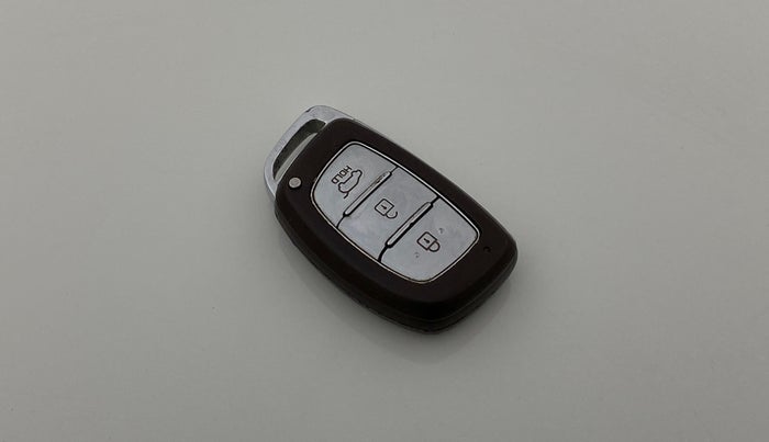 2016 Hyundai Creta SX PLUS 1.6 PETROL, Petrol, Manual, 1,04,127 km, Key Close Up