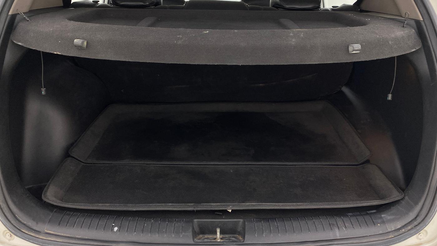 2016 Hyundai Creta SX PLUS 1.6 PETROL, Petrol, Manual, 1,04,127 km, Boot Inside
