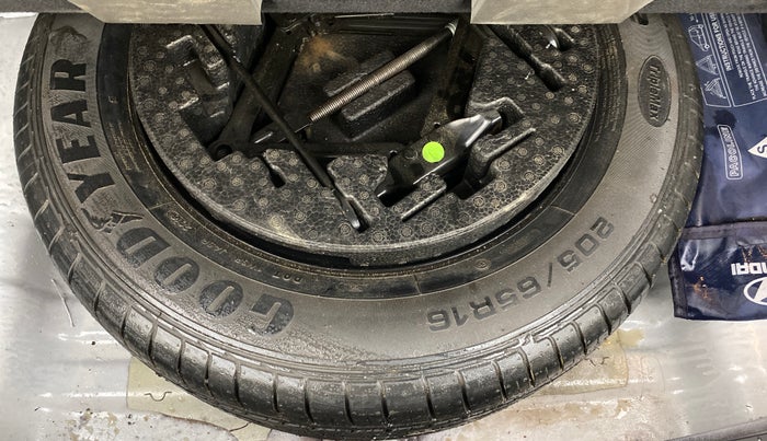 2016 Hyundai Creta SX PLUS 1.6 PETROL, Petrol, Manual, 1,04,127 km, Spare Tyre