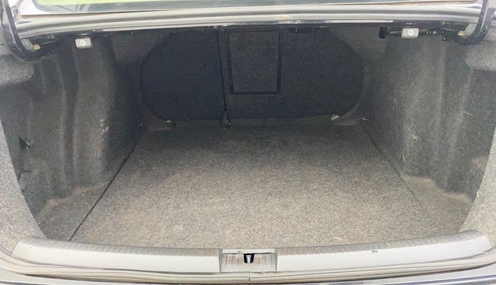 2015 Volkswagen Jetta HIGHLINE TDI AT, Diesel, Automatic, 1,18,810 km, Boot Inside