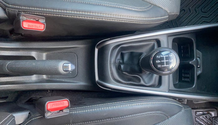 2023 Maruti XL6 ALPHA MT, Petrol, Manual, 23,892 km, Gear Lever