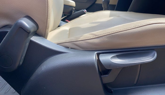 2018 Skoda Rapid STYLE 1.6 MPI, Petrol, Manual, 78,470 km, Driver Side Adjustment Panel