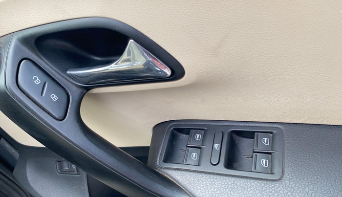 2018 Skoda Rapid STYLE 1.6 MPI, Petrol, Manual, 78,470 km, Driver Side Door Panels Control