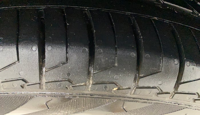 2018 Skoda Rapid STYLE 1.6 MPI, Petrol, Manual, 78,470 km, Left Front Tyre Tread