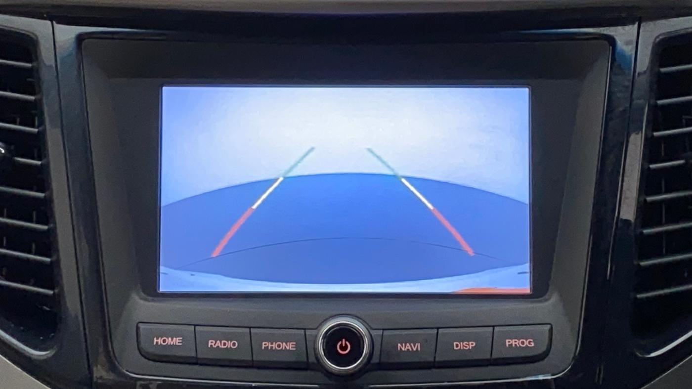 2019 Mahindra XUV300 W8 1.5 DIESEL, Diesel, Manual, 1,28,939 km, Parking Camera