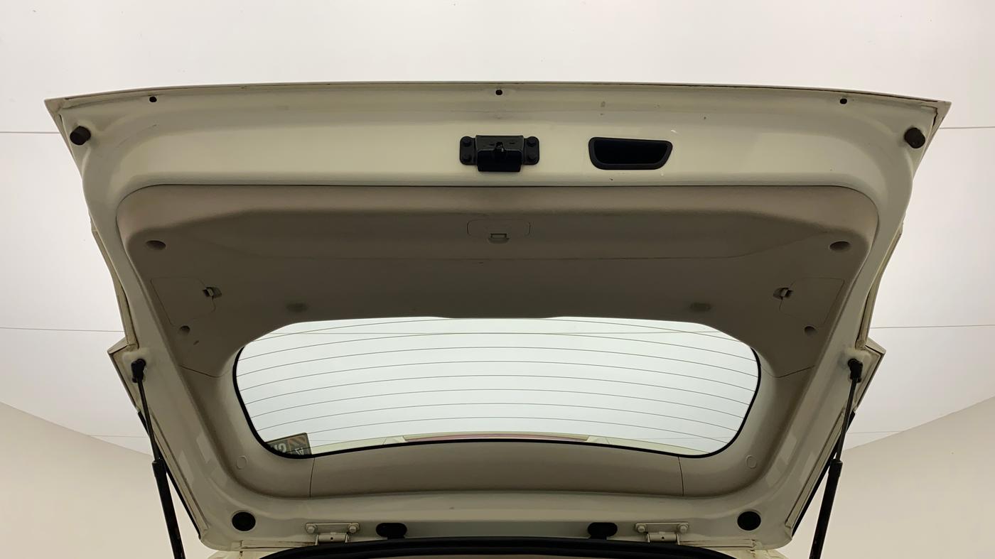 2019 Mahindra XUV300 W8 1.5 DIESEL, Diesel, Manual, 1,28,939 km, Boot Door Open