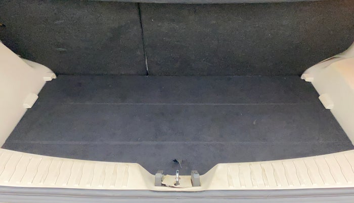 2019 Mahindra XUV300 W8 1.5 DIESEL, Diesel, Manual, 1,28,939 km, Boot Inside