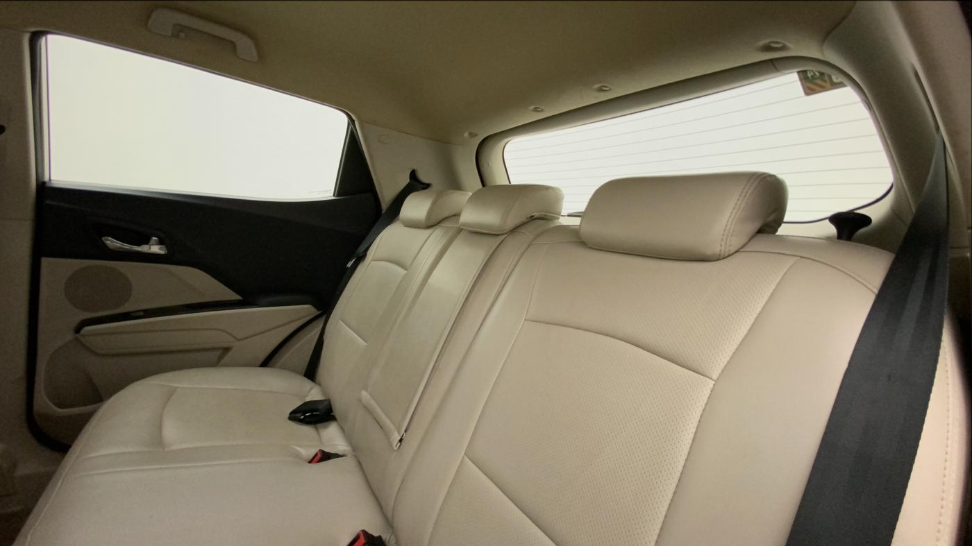 2019 Mahindra XUV300 W8 1.5 DIESEL, Diesel, Manual, 1,28,939 km, Right Side Rear Door Cabin