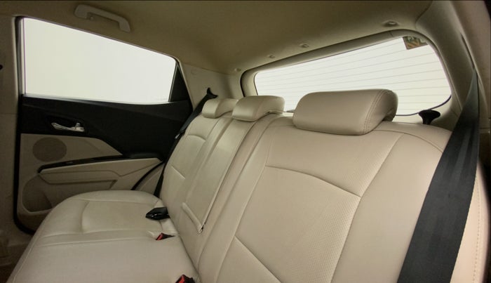 2019 Mahindra XUV300 W8 1.5 DIESEL, Diesel, Manual, 1,28,939 km, Right Side Rear Door Cabin