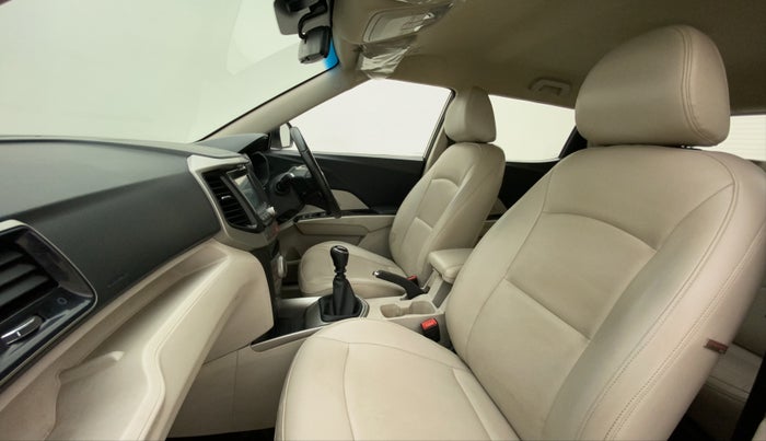 2019 Mahindra XUV300 W8 1.5 DIESEL, Diesel, Manual, 1,28,939 km, Right Side Front Door Cabin