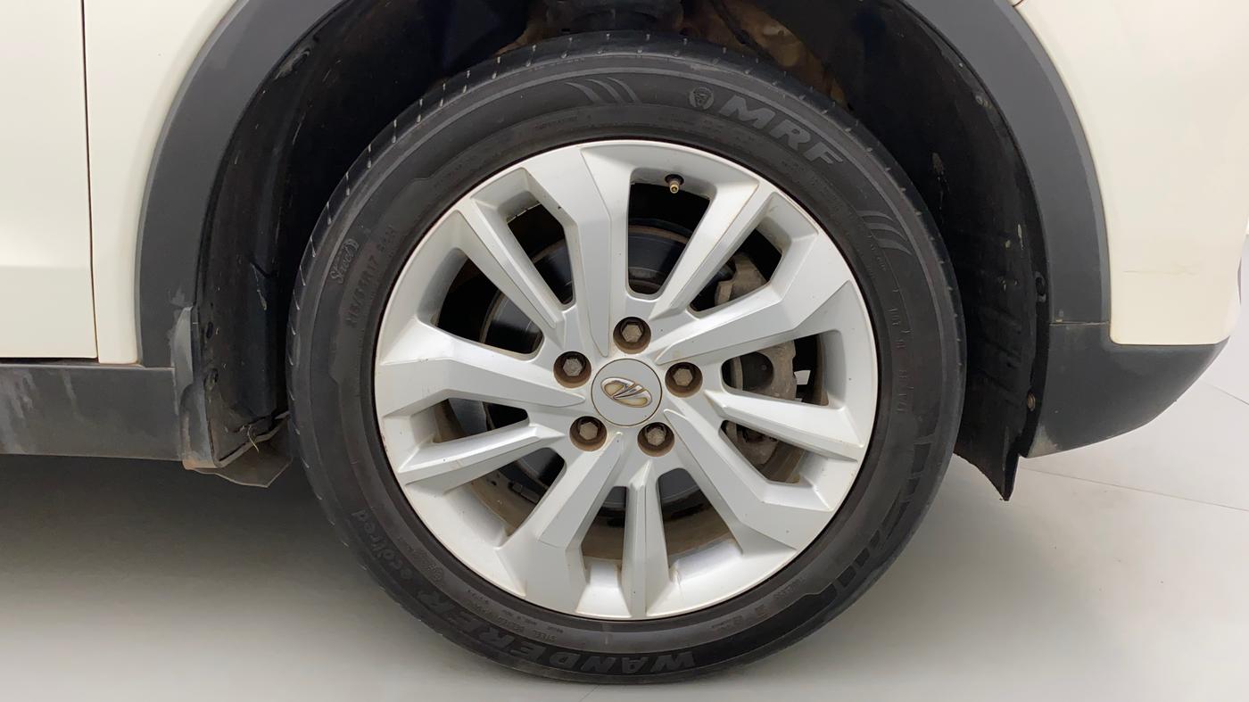 2019 Mahindra XUV300 W8 1.5 DIESEL, Diesel, Manual, 1,28,939 km, Right Front Wheel