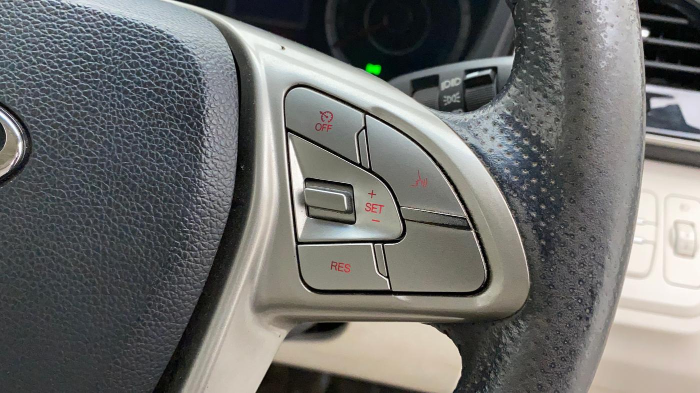 2019 Mahindra XUV300 W8 1.5 DIESEL, Diesel, Manual, 1,28,939 km, Adaptive Cruise Control