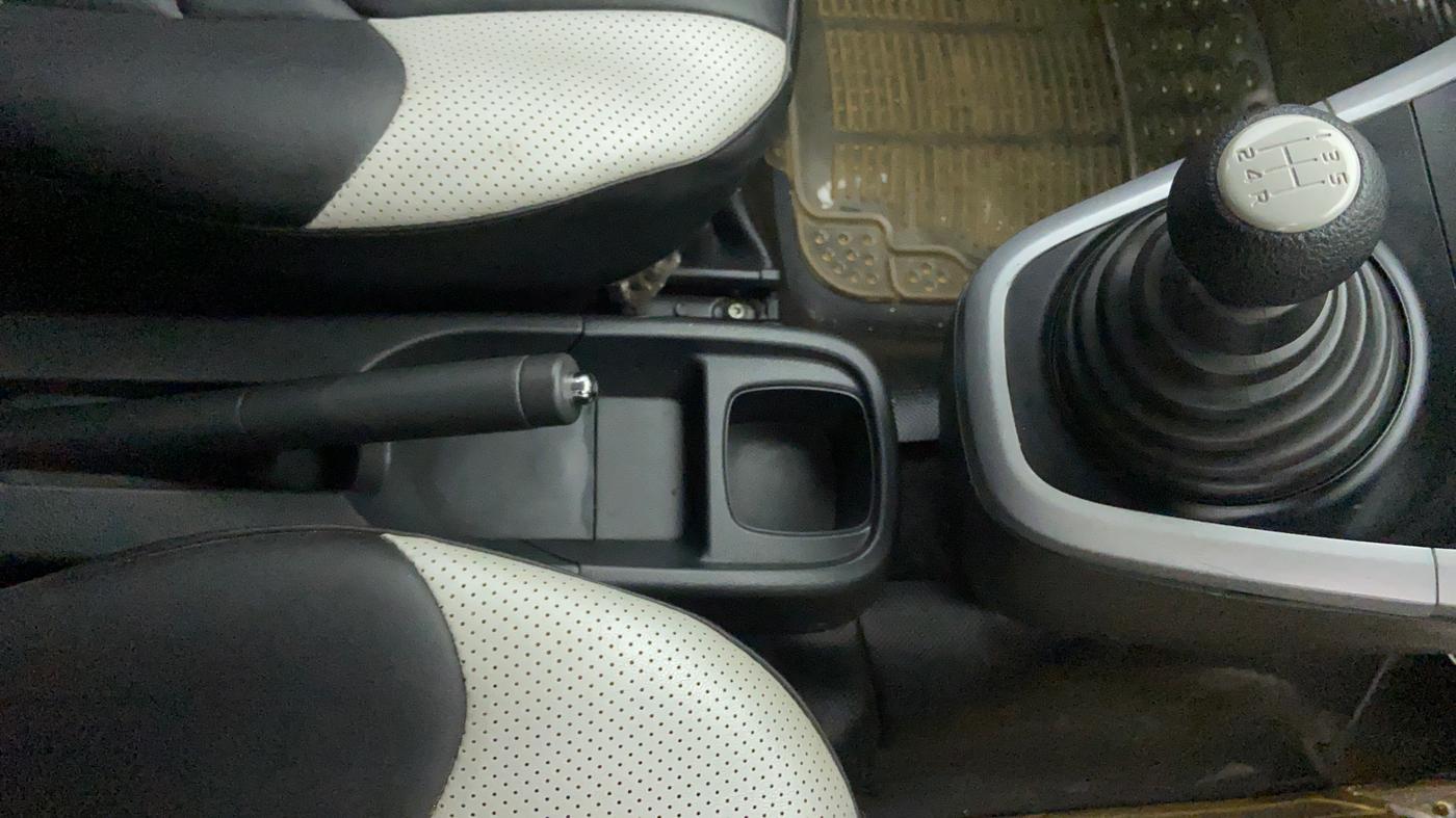 2014 Maruti Ritz VXI, Petrol, Manual, 13,661 km, Gear Lever