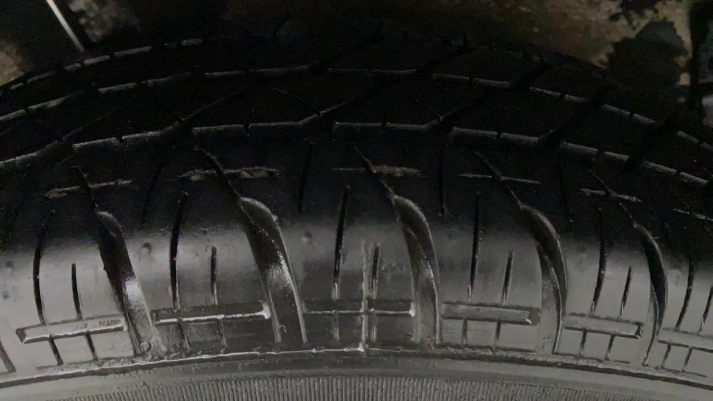 2014 Maruti Ritz VXI, Petrol, Manual, 13,661 km, Left Front Tyre Tread