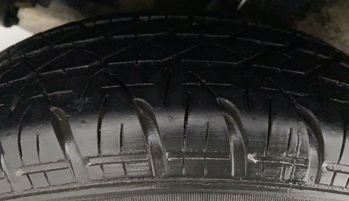 2014 Maruti Ritz VXI, Petrol, Manual, 13,661 km, Right Rear Tyre Tread