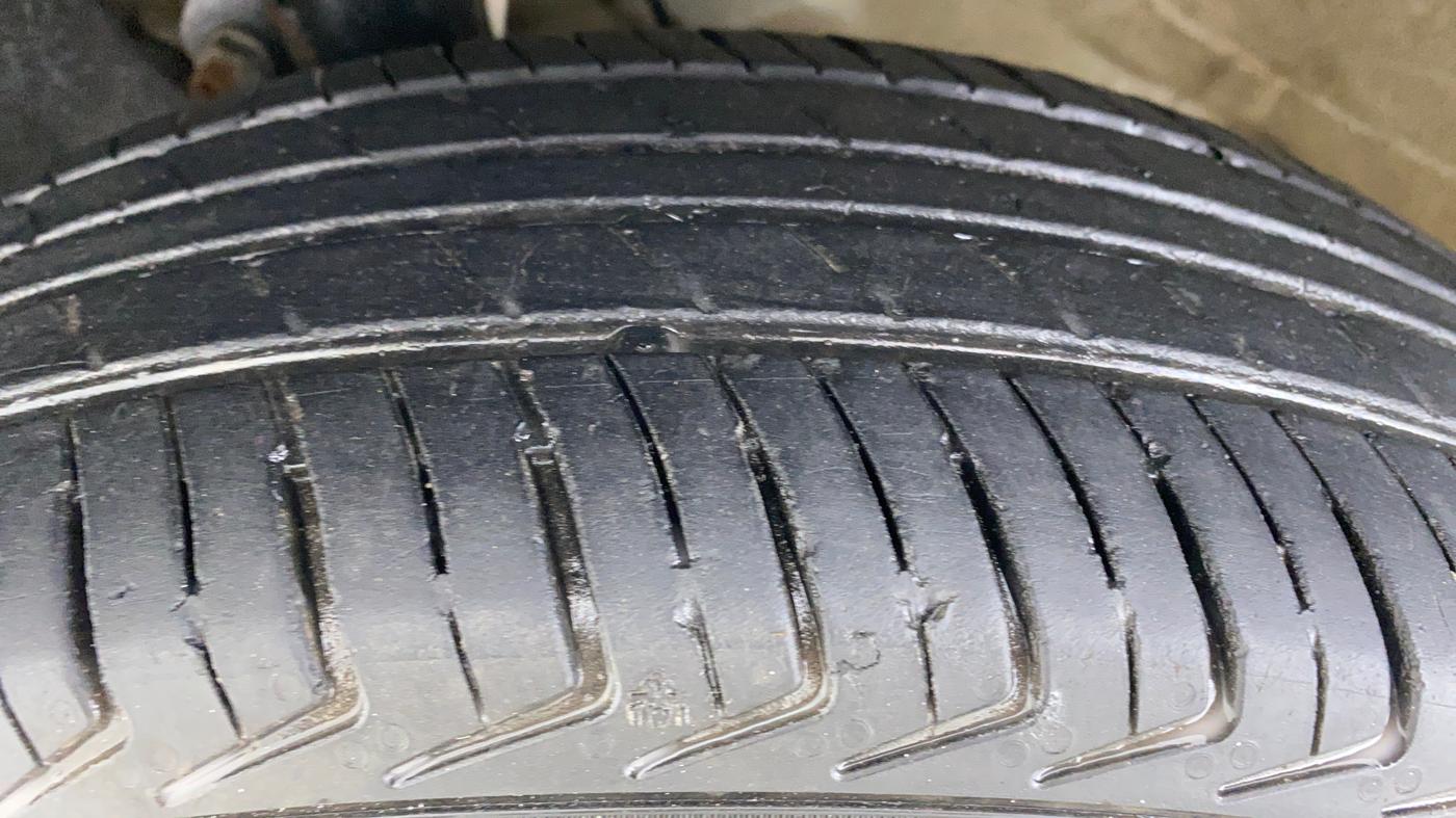 2021 Maruti New Wagon-R LXI CNG 1.0 L, CNG, Manual, 27,267 km, Left Front Tyre Tread