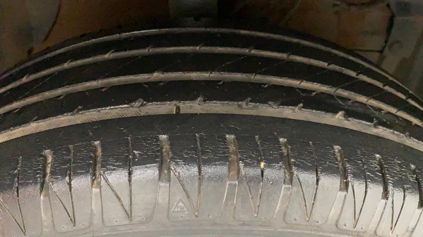 2021 Maruti Vitara Brezza ZXI PLUS DUAL TONE, Petrol, Manual, 28,272 km, Right Front Tyre Tread