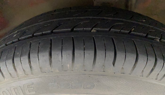 2013 Maruti Alto 800 LXI, Petrol, Manual, 81,405 km, Left Front Tyre Tread