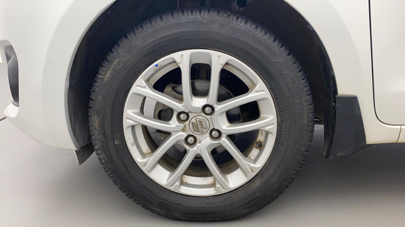 2018 Maruti Swift ZDI AMT, Diesel, Automatic, 1,04,595 km, Left Front Wheel