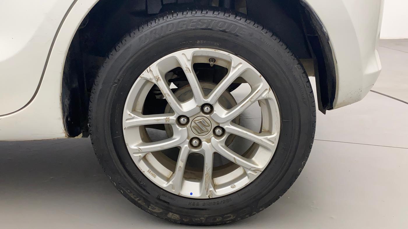 2018 Maruti Swift ZDI AMT, Diesel, Automatic, 1,04,595 km, Left Rear Wheel