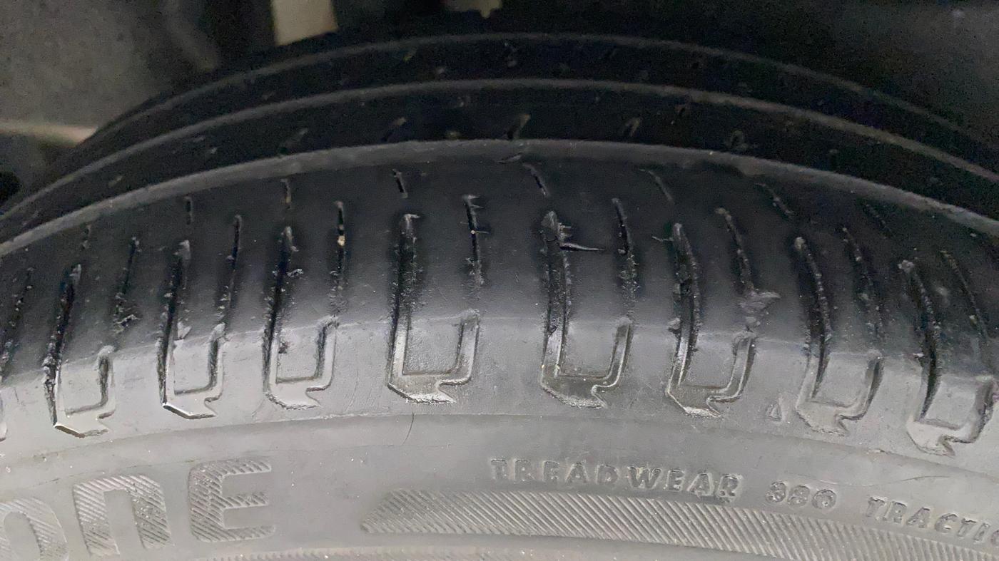 2018 Maruti Swift ZDI AMT, Diesel, Automatic, 1,04,595 km, Right Rear Tyre Tread