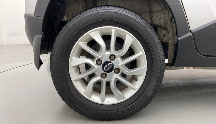 2016 Mahindra Kuv100 K8 6 STR, Petrol, Manual, 53,540 km, Right Rear Wheel