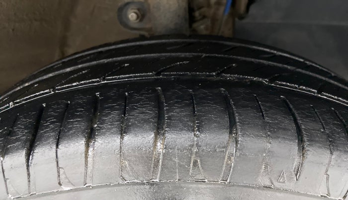 2016 Mahindra Kuv100 K8 6 STR, Petrol, Manual, 53,540 km, Right Front Tyre Tread