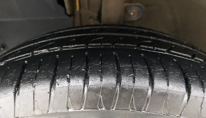 2016 Mahindra Kuv100 K8 6 STR, Petrol, Manual, 53,540 km, Left Front Tyre Tread