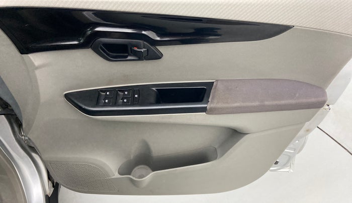 2016 Mahindra Kuv100 K8 6 STR, Petrol, Manual, 53,540 km, Driver Side Door Panels Control