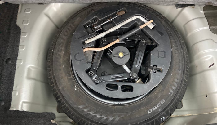 2016 Mahindra Kuv100 K8 6 STR, Petrol, Manual, 53,540 km, Spare Tyre