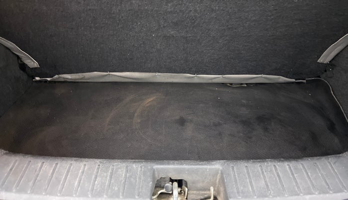 2016 Mahindra Kuv100 K8 6 STR, Petrol, Manual, 53,540 km, Boot Inside