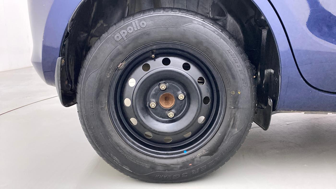 2018 Maruti Swift VXI AMT, Petrol, Automatic, 49,175 km, Right Rear Wheel