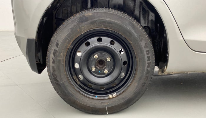 2013 Maruti Swift VXI D, Petrol, Manual, 61,924 km, Right Rear Wheel