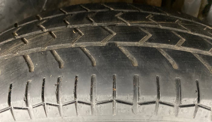 2013 Maruti Swift VXI D, Petrol, Manual, 61,924 km, Left Rear Tyre Tread