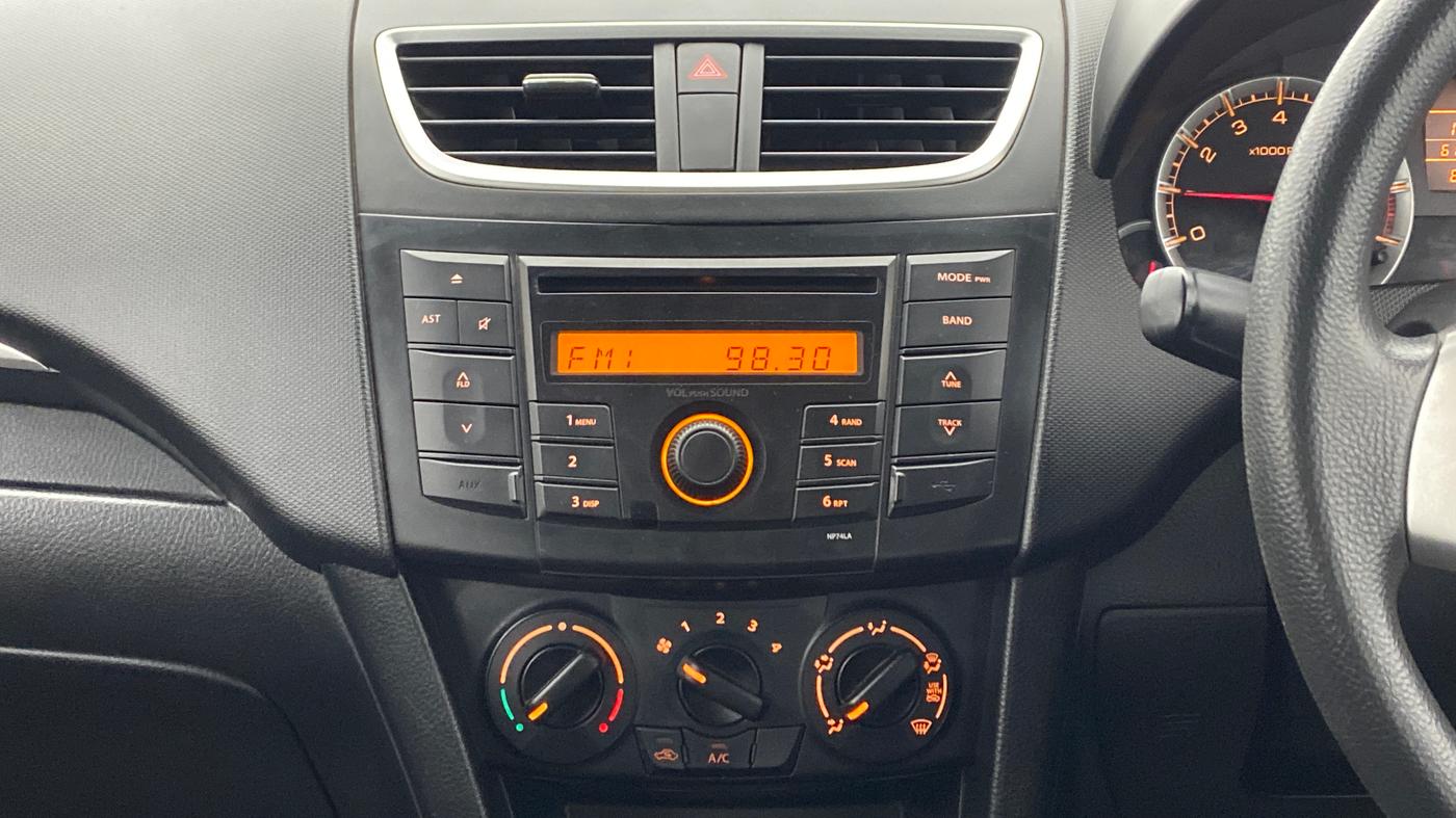 2013 Maruti Swift VXI D, Petrol, Manual, 61,924 km, Air Conditioner