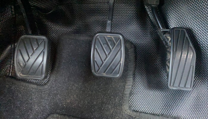 2017 Maruti Baleno DELTA PETROL 1.2, Petrol, Manual, 50,387 km, Pedals