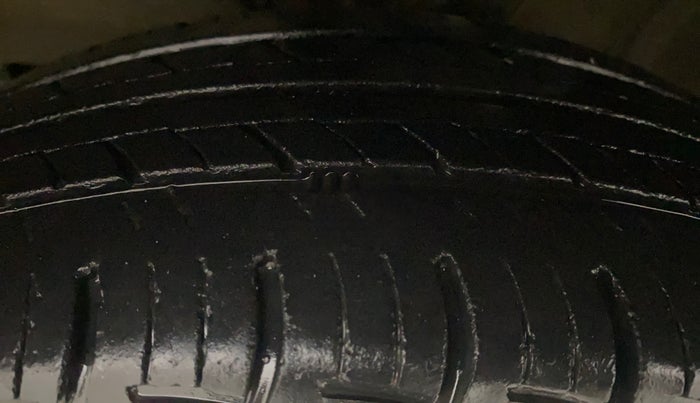 2017 Maruti Baleno DELTA PETROL 1.2, Petrol, Manual, 50,387 km, Left Front Tyre Tread