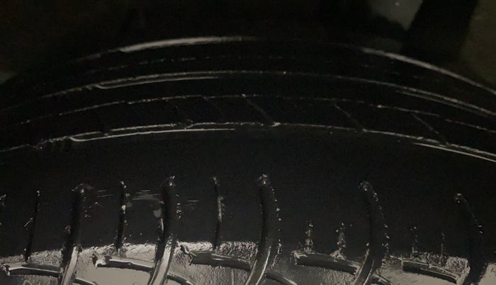 2017 Maruti Baleno DELTA PETROL 1.2, Petrol, Manual, 50,387 km, Left Rear Tyre Tread