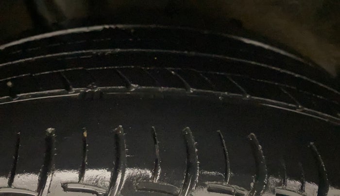 2017 Maruti Baleno DELTA PETROL 1.2, Petrol, Manual, 50,387 km, Right Rear Tyre Tread