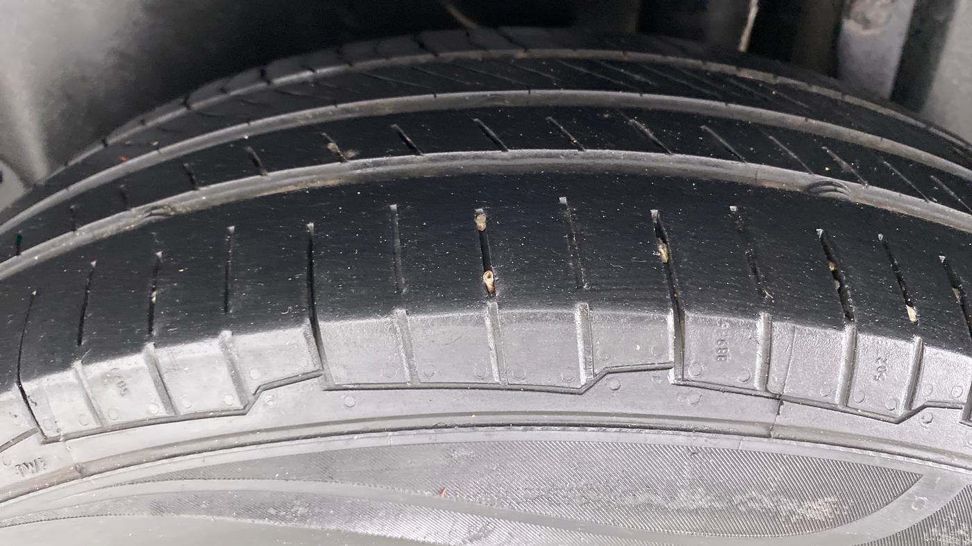 2014 Maruti Swift VDI ABS, Diesel, Manual, 75,549 km, Left Rear Tyre Tread