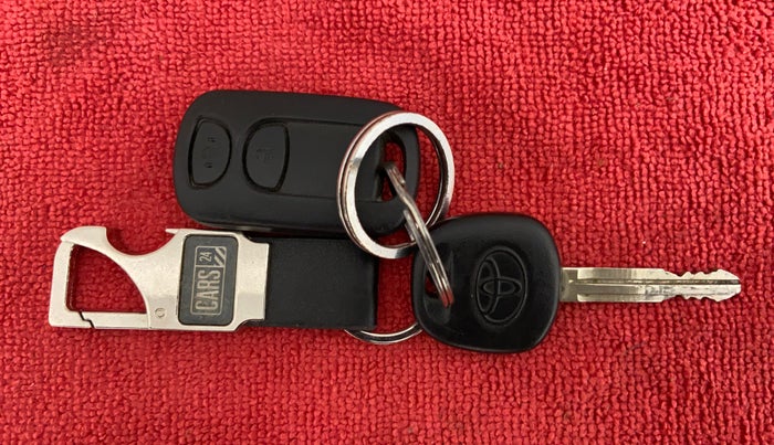 2014 Toyota Etios V, Petrol, Manual, 13,919 km, Key Close Up