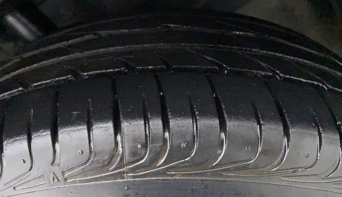 2014 Toyota Etios V, Petrol, Manual, 13,919 km, Left Front Tyre Tread