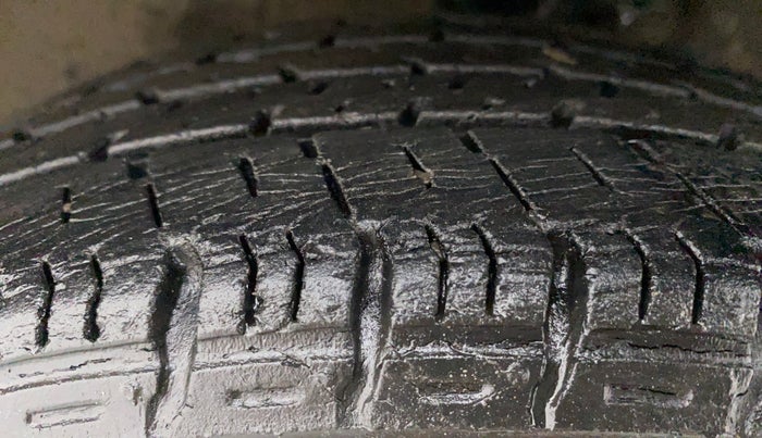 2013 Maruti Alto K10 VXI, Petrol, Manual, 55,611 km, Left Front Tyre Tread