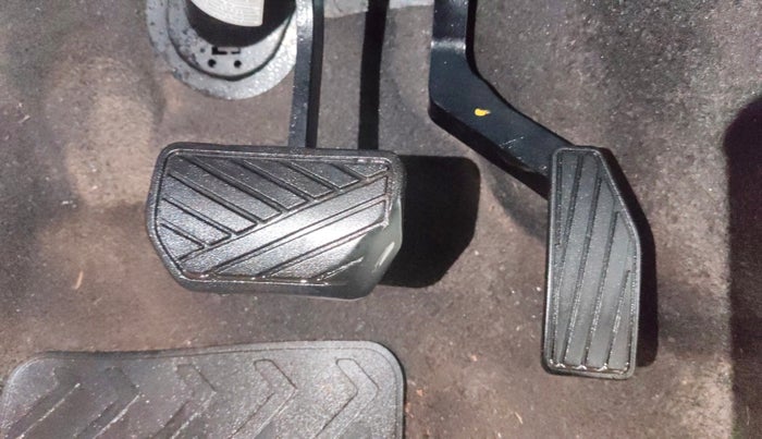 2016 Maruti Wagon R 1.0 VXI (O) AMT, Petrol, Automatic, 1,11,583 km, Pedals