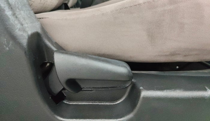 2016 Maruti Wagon R 1.0 VXI (O) AMT, Petrol, Automatic, 1,11,583 km, Driver Side Adjustment Panel