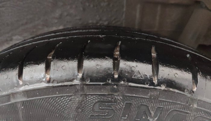 2016 Maruti Wagon R 1.0 VXI (O) AMT, Petrol, Automatic, 1,11,583 km, Left Rear Tyre Tread